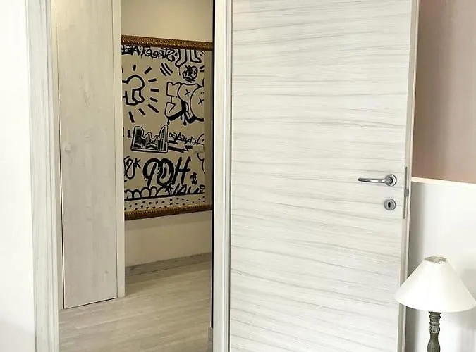 Graffiti Apartment *